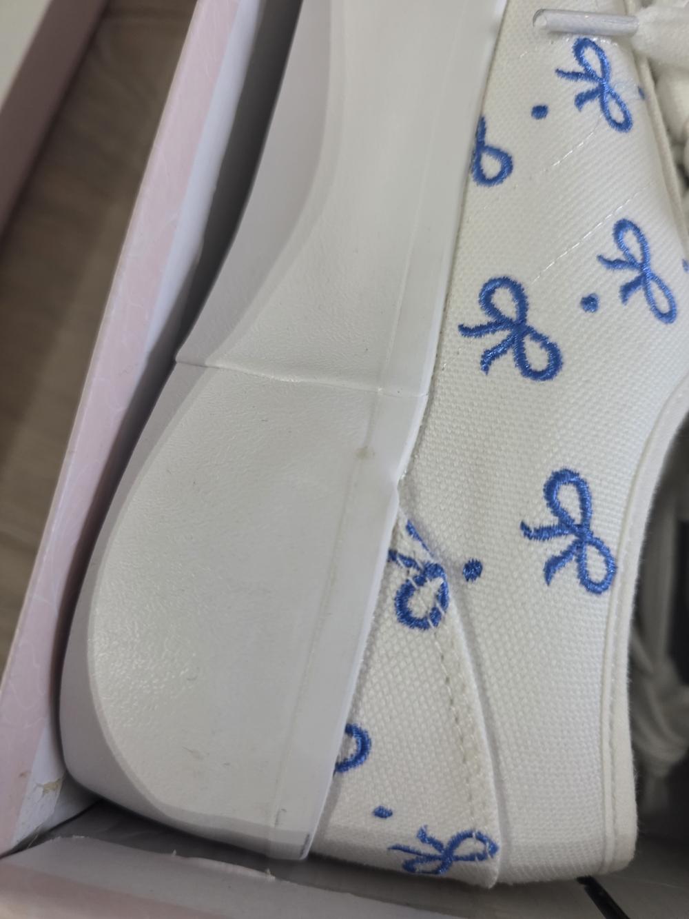 Sincerely Jules White Sneakers with Blue Bow Accents 8.5 - Picture 7 of 8